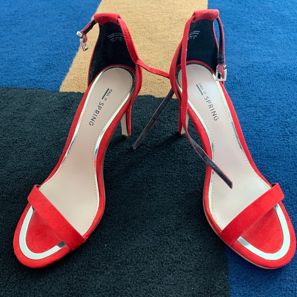 Red Heels - Picture 3 of 4
